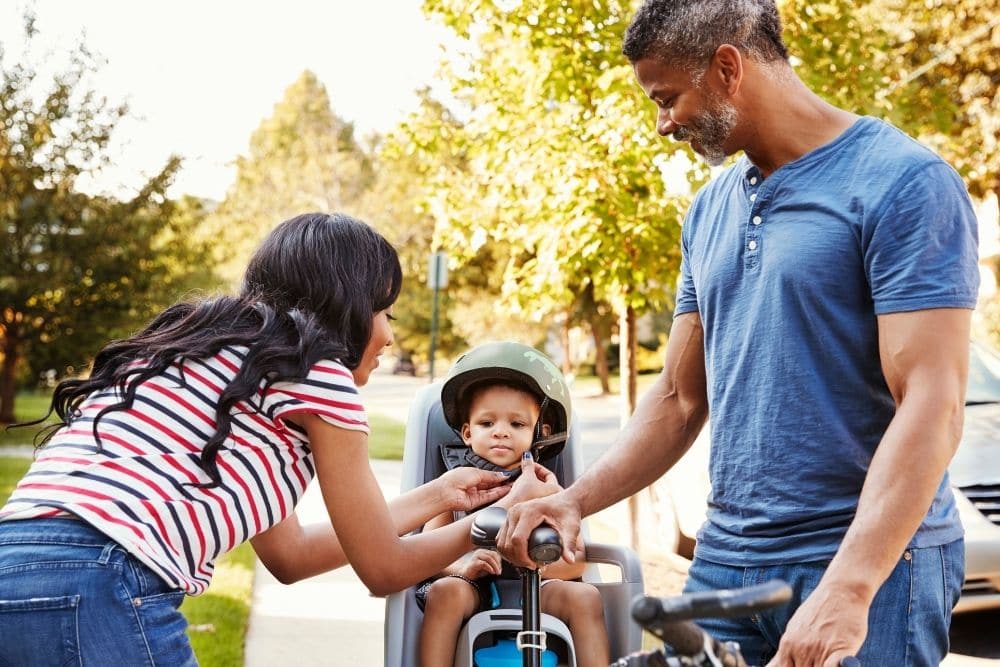 Securing a child in an ebike child seat